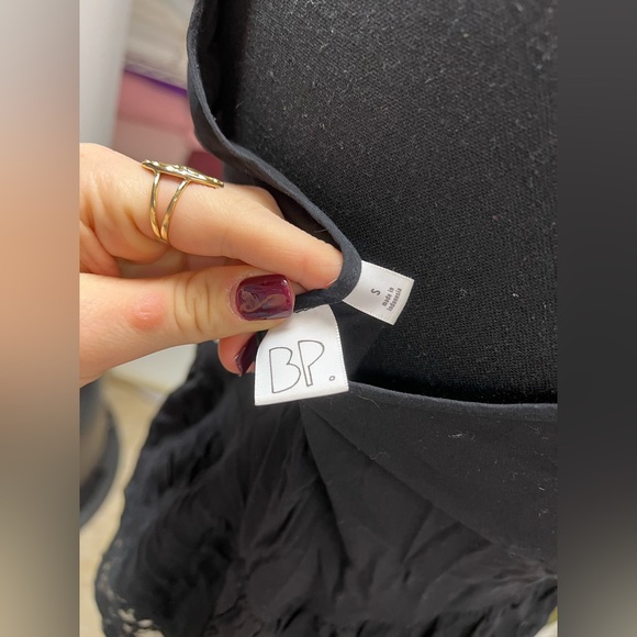 Black tank top with lace detail - Picture 3 of 3